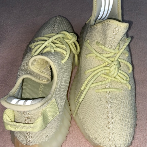 Adidas Yeezy Boost 350 V2 - Picture 2 of 7